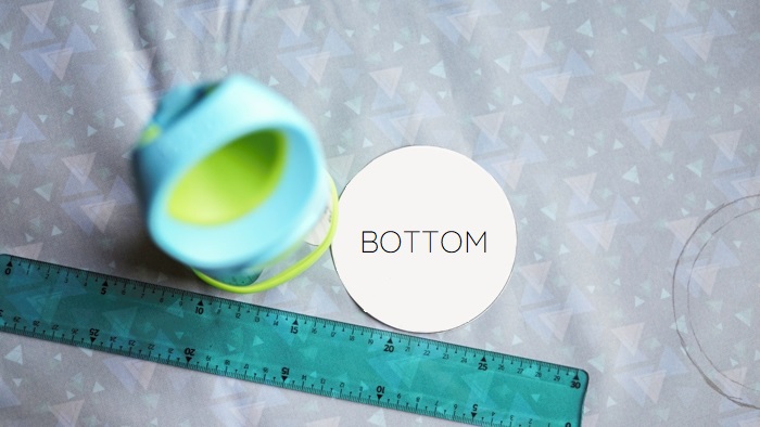 Bottle holder with thermal insulation 46